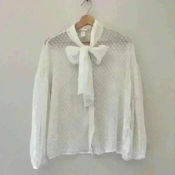 H&M Tops - H&M Blouse in airy, pattern-weave fabric.